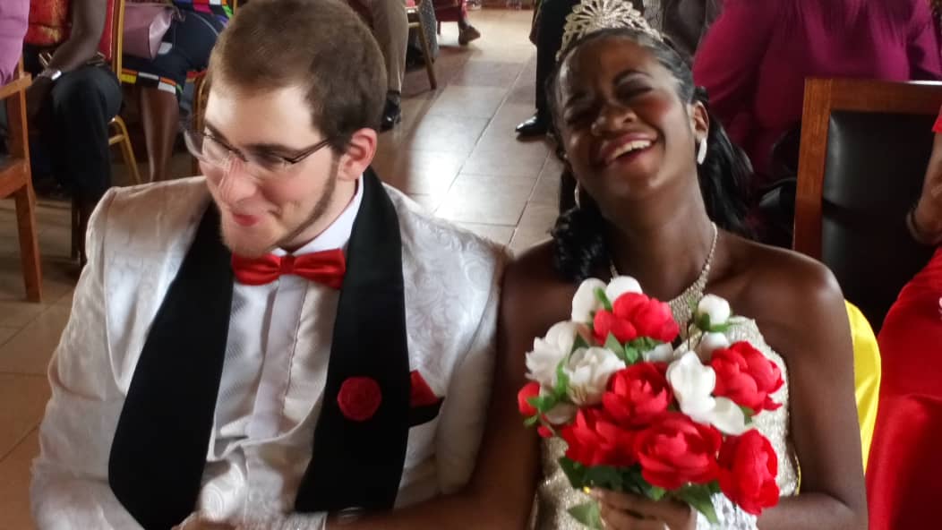 decourir l'amour avec une femme africaine